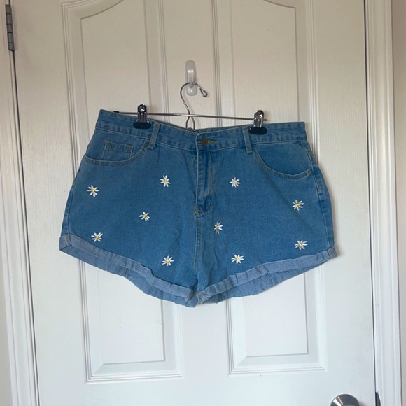 Daisy Dukes - Picture 1 of 3